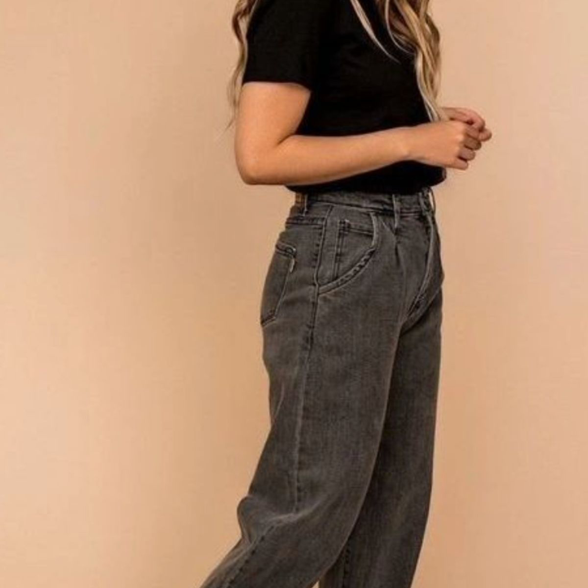 Grey mom jeans with black shirt