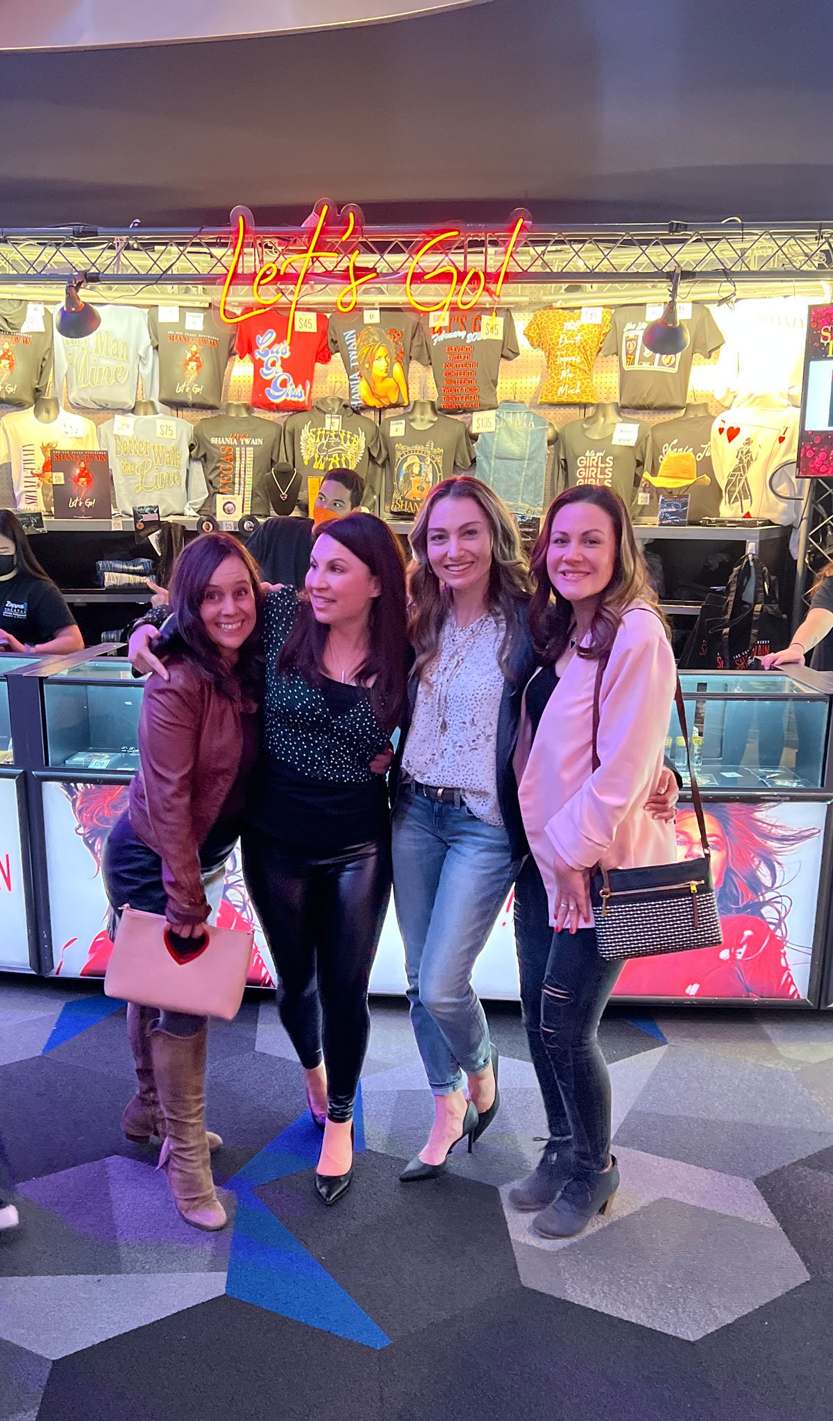 Shania twain outfits for girlfriends dress up at a concert.