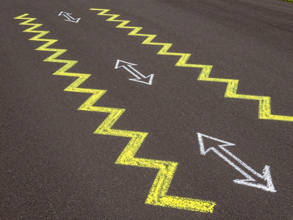 Zigzag pattern drawn in chalk with arrows showing weaving path